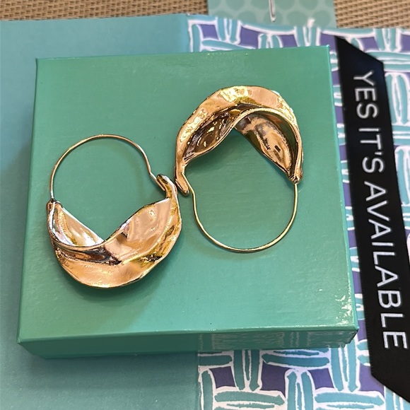 Gorgeous Gold Hoop Earrings Fortune Cookie Design - Picture 9 of 9